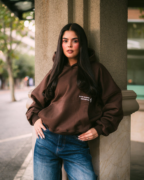 Polerón boxy fit Chocolate con estampado slow summer delantero