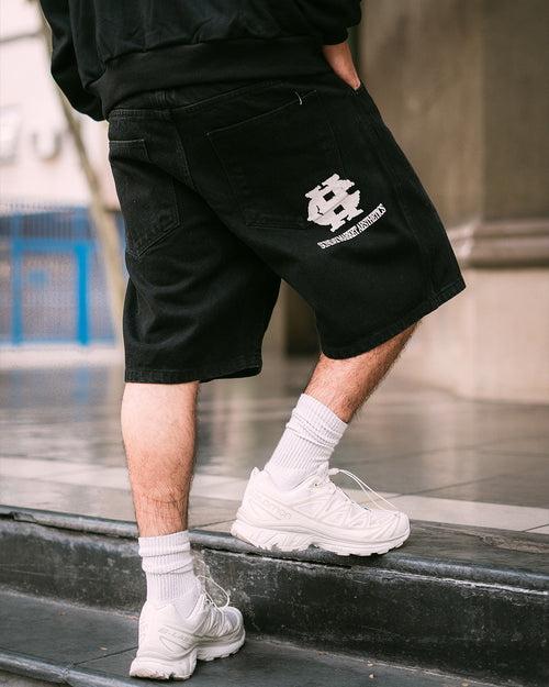 Short Jeans Black con estampado Sunday Market trasero
