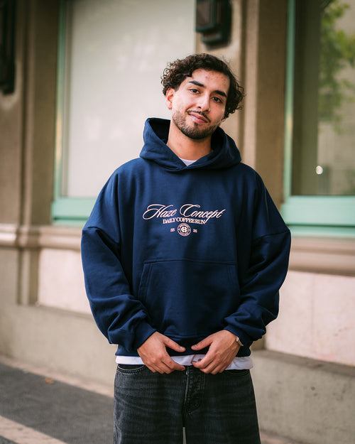 Polerón/Hoodie boxy fit Navy Blue con diseño coffee run delantero