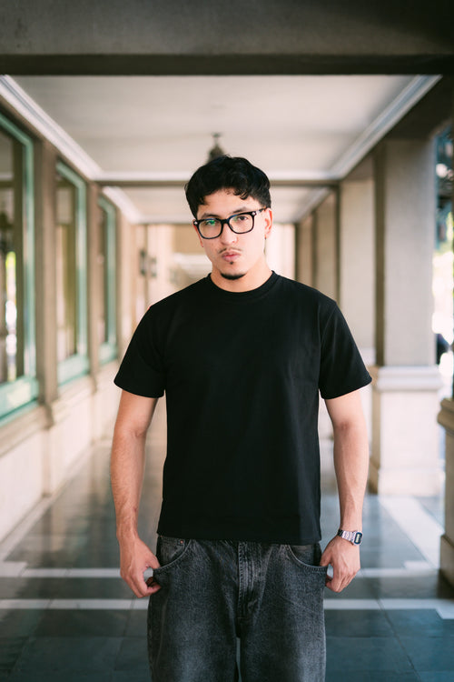 Polera básica regular negra