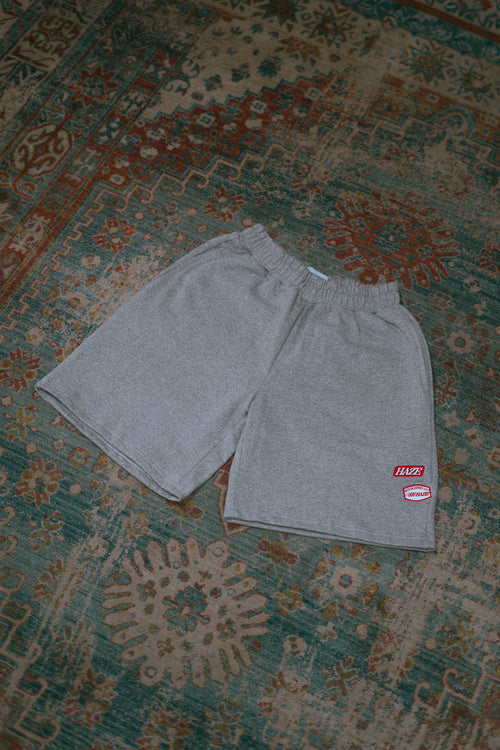 Short de buzo gris con doble bordado delantero