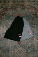 Short de buzo negro y gris con doble bordado delantero